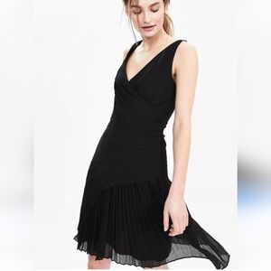 Banana Republic Black Pleated Vee Dress Size 8